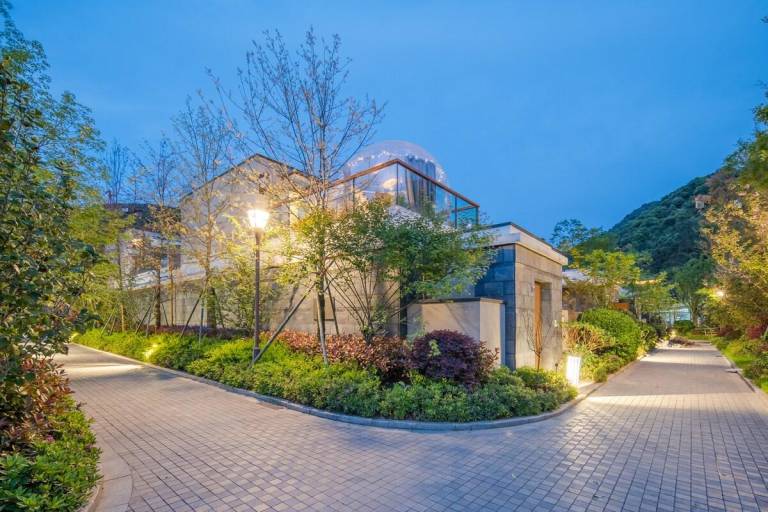 Villa with pool, BBQ & jacuzzi | Water view — photo 5