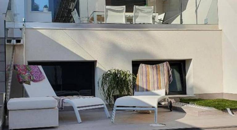House with pool — photo 3