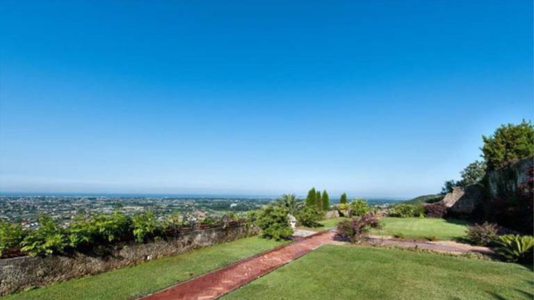 Family-oriented ample villa with grill, jacuzzi & private pool | Pet-friendly — photo 5