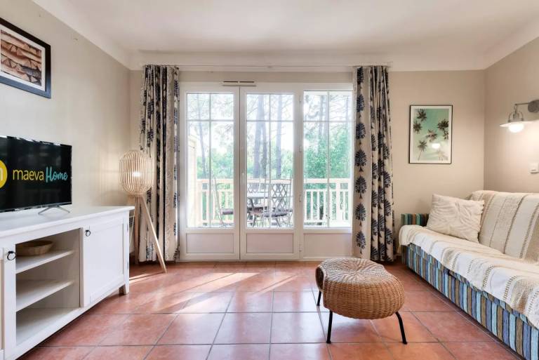 Holiday apartment with pool in Lacanau