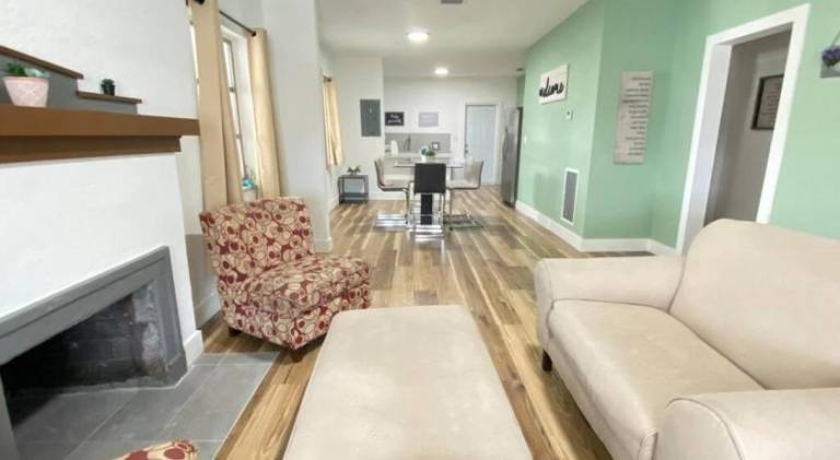 Heart of Miami sleeps 10 near Little Havana Beaches — photo 2