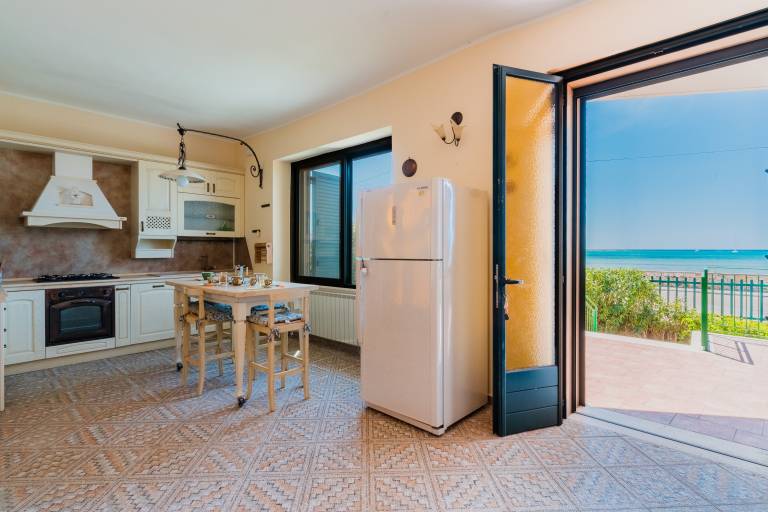 Seafront Villa Ariel — photo 4