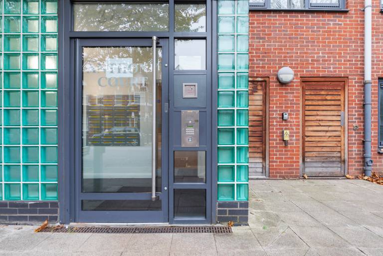 Beautiful 1 Bed Apt w Balcony in Shepherd s Bush