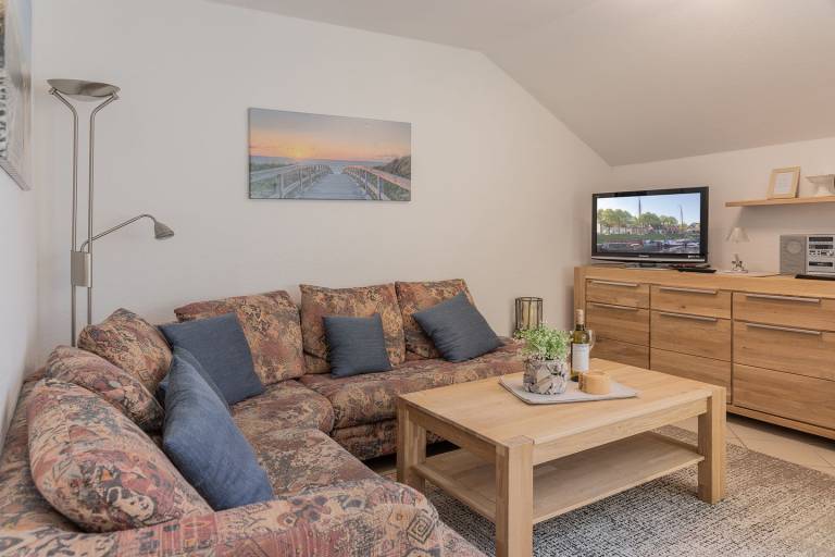 Neue Energie tanken: Die gemütliche Obergeschosswohnung in ruhiger Lage mit ca. 50 qm verfügt über einen kleinen, bezaubernden Balkon und kann 4 bis 5 Personen beherbergen. — photo 4