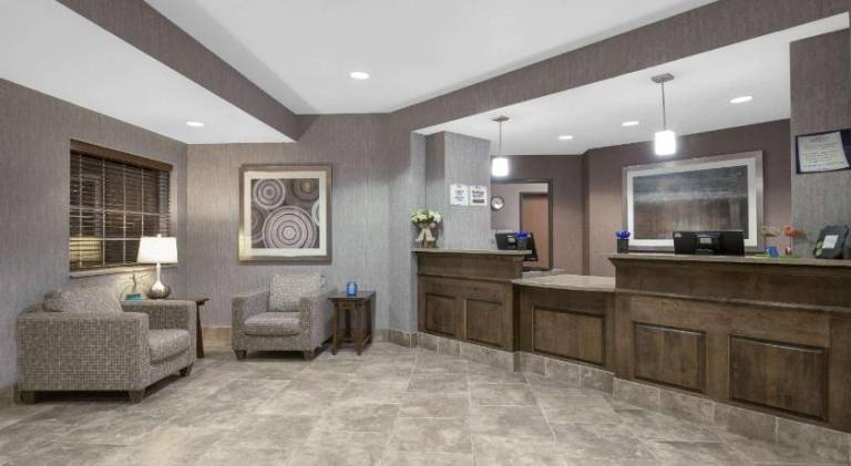 Baymont by Wyndham Minot — photo 2
