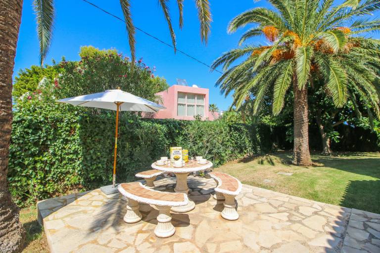 Villa with private pool, patio & yard — photo 3