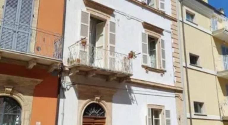 Vacation home with 4 rooms for 6 persons in Grottammare