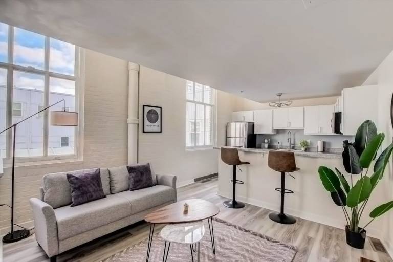 Apartment Mile Square