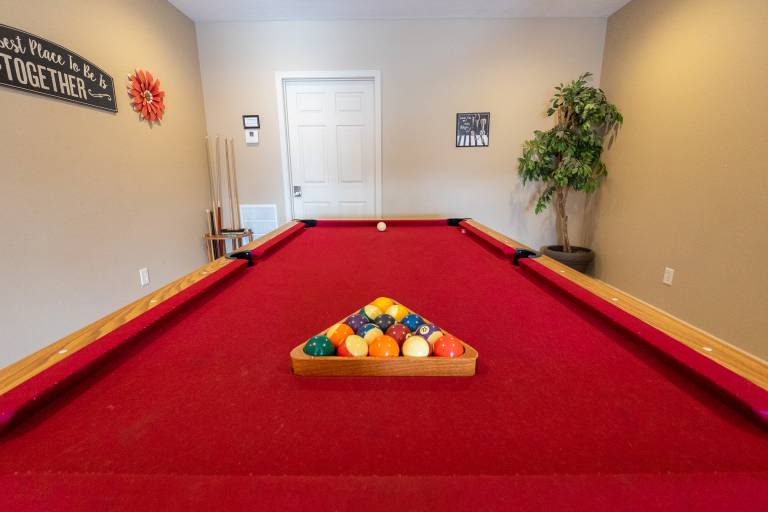 4BR WALK-IN Game Room! Hot tub FREE TICKETS INCLUDED! (DV-164R) — photo 5