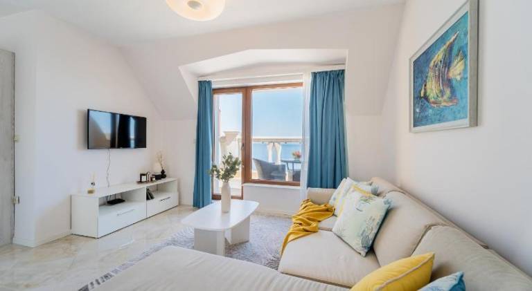 Apartment with pool, yard & terrace | Close to the beach | Dogs allowed — photo 2