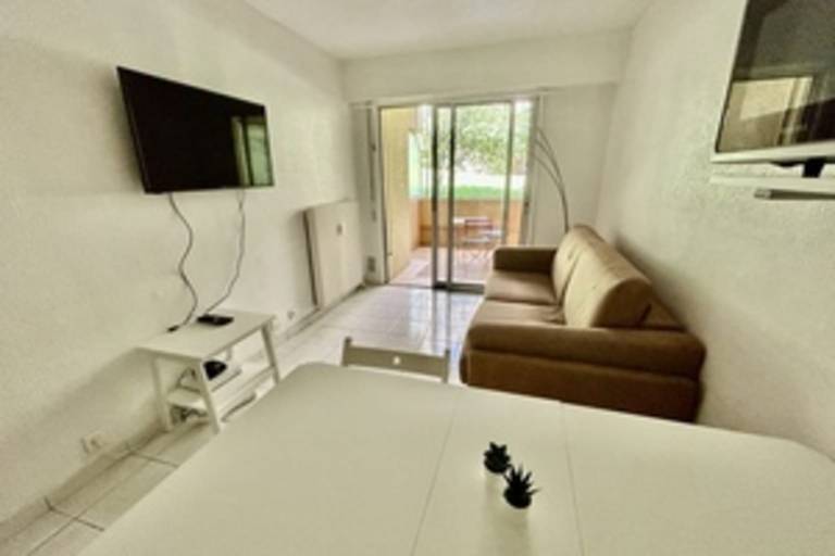 Apartment in complex with pool and tennis court — photo 3