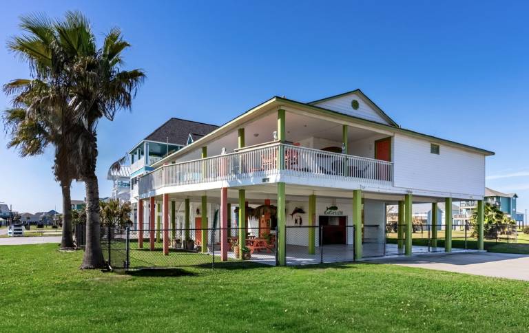 Vacation home with yard & barbecue | Beach view — photo 4