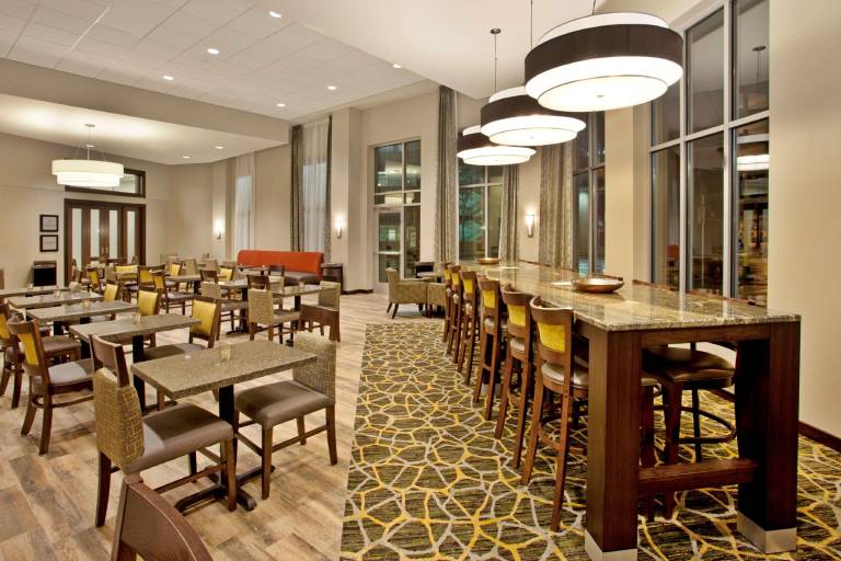 Hampton Inn & Suites Minneapolis/Downtown — photo 3