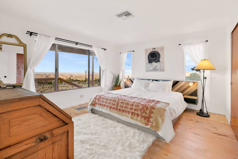 Family-oriented lovely vacation home with patio, grill & hot tub | Pets are welcome — photo 3