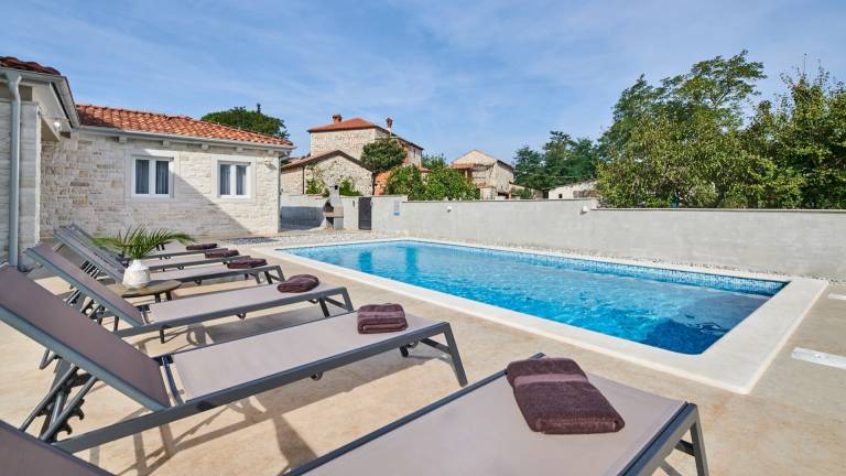 Fully equipped villa with private pool, yard & barbeque | Pets are welcome — photo 2