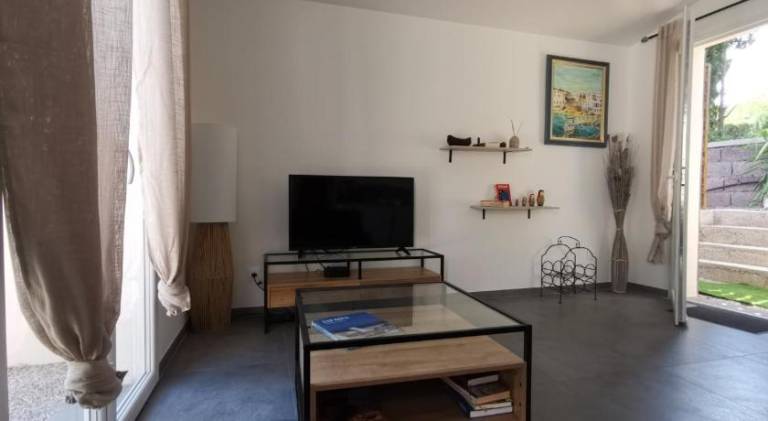 Pleasant chalet with garden, barbecue & hot tub | Dogs allowed — photo 2
