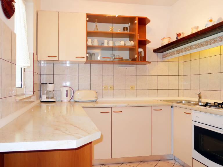 Holiday apartment with yard & grill — photo 5