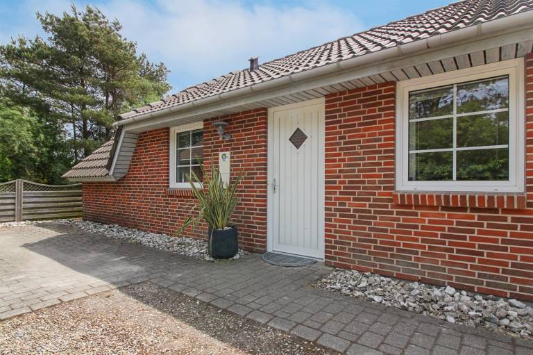 Children-friendly pleasant house with sauna, private pool & jacuzzi | Pets are welcome — photo 3