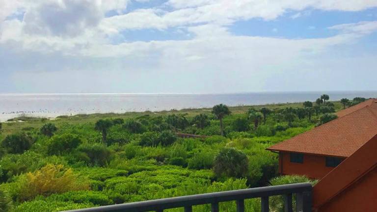 Pet friendly 3BR Villa with Gulf Views & Rooftop Sundeck - Private Beach - Signal Inn 17 in Sanibel, FL