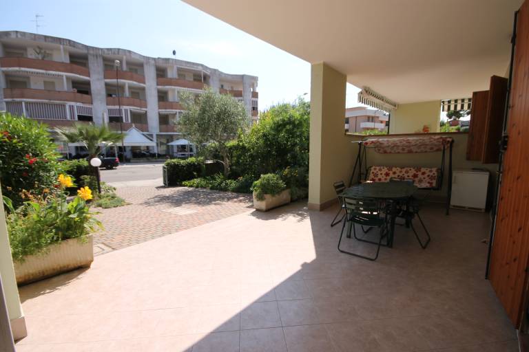 Holiday apartment with garden | Garden view — photo 5