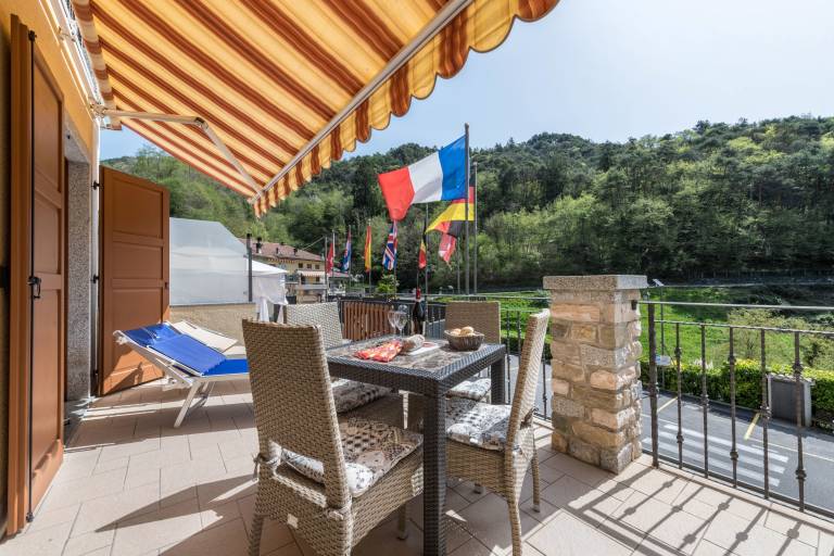Holiday apartment with barbeque, patio & pool | Mountain view in Tremosine
