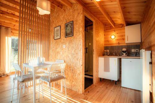 Chalet with terrace & yard — photo 2