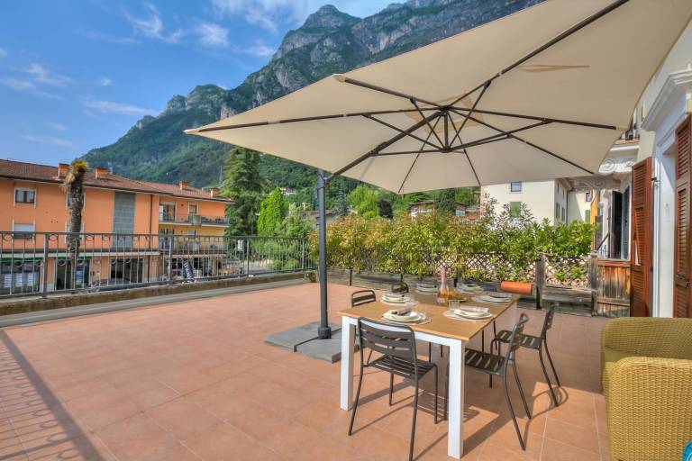 Family-oriented charming rental apartment with patio | Mountain view | Pet-friendly in Tenno