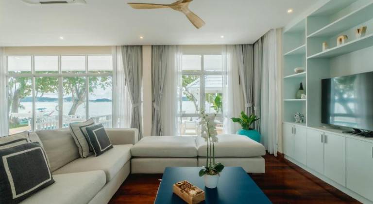 Fully equipped house with terrace, private pool & yard | Beach nearby | Pet-friendly — photo 2