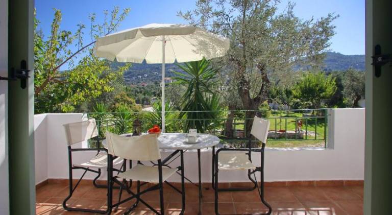 Holiday apartment with pool, garden & terrace — photo 5
