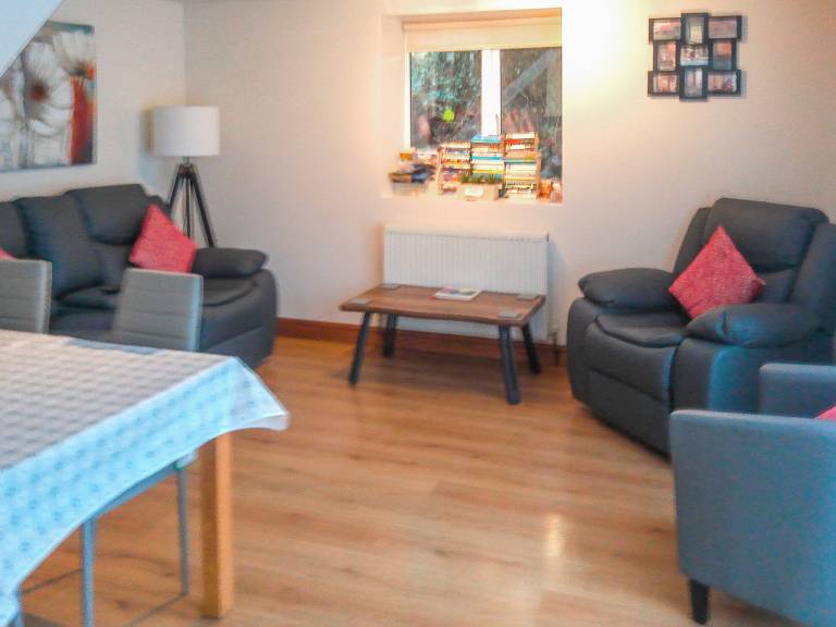 Children-friendly lovely cottage with BBQ, terrace & hot tub | Pets are welcome — photo 2