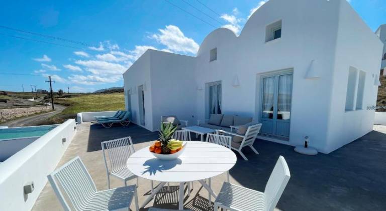 Villa with terrace, grill & private pool | Perfect for remote work — photo 3