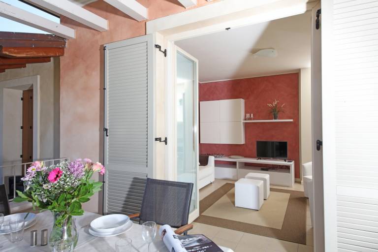 Apartment with pool — photo 4