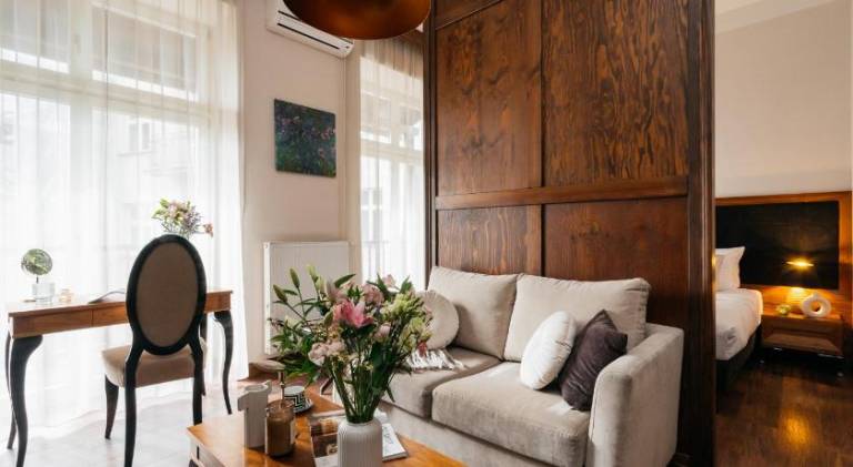 Serviced apartment with yard & patio | Next to St. Florian's Gate — photo 2