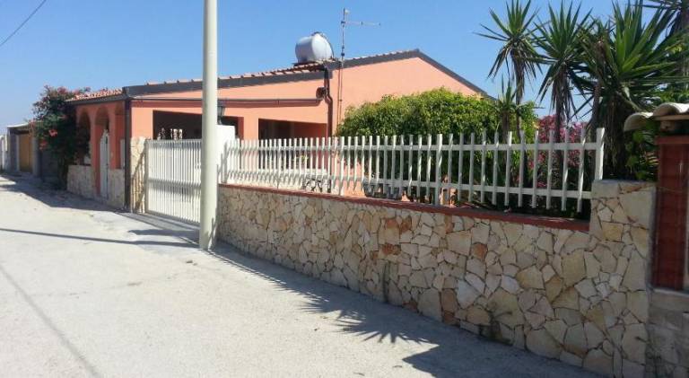 Vacation home with 2 rooms for 6 persons in Ragusa