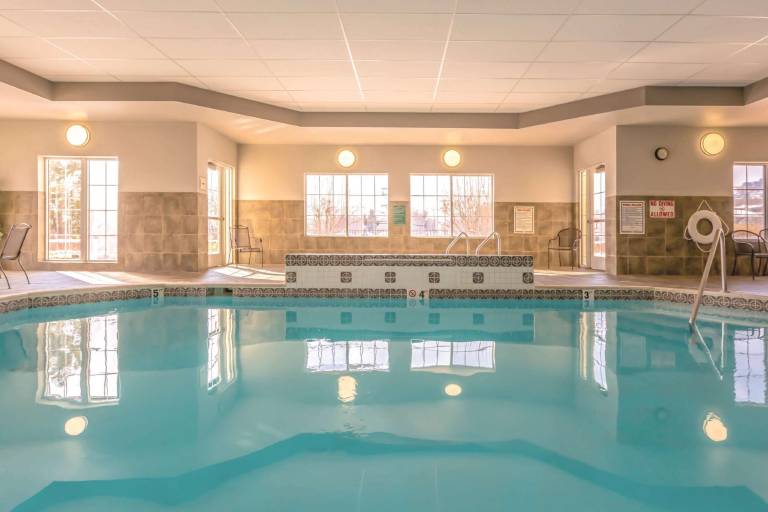 La Quinta Inn & Suites by Wyndham Loveland/Estes Park — photo 3
