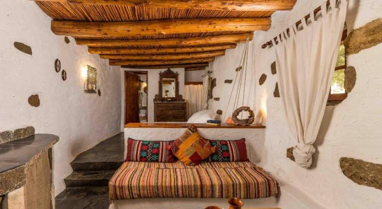 Serviced apartment with yard & patio in Ierapetra