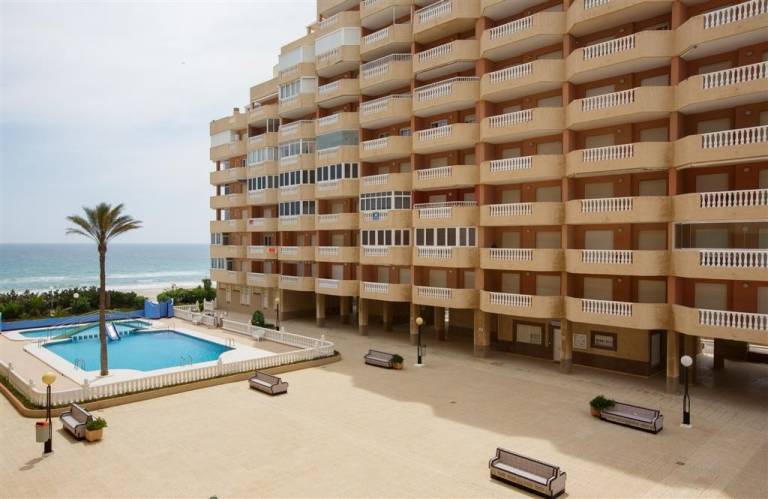 Holiday apartment with pool, garden & terrace — photo 2