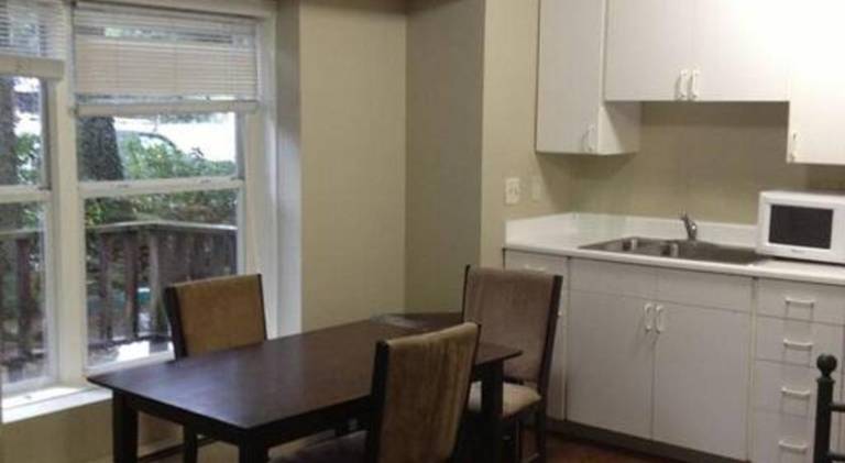 Grandma's Suite - PRIVATE APARTMENT REDUCED PRICE ON TOURS — photo 5