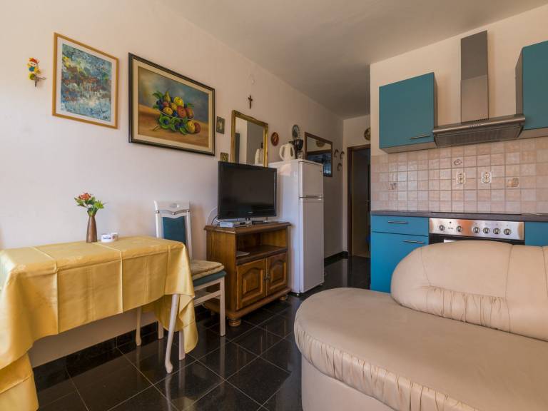 Apartment with garden, terrace & barbeque | Garden view | Beach nearby | Pets are welcome — photo 3