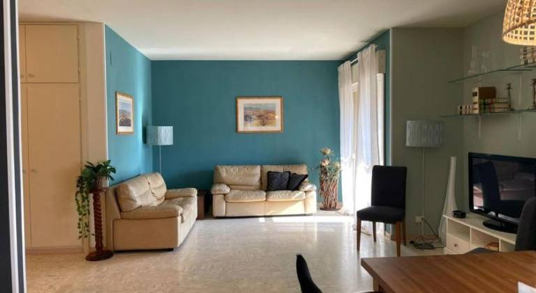 Rental apartment with patio — photo 2