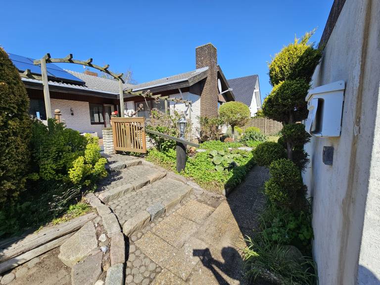 Child-friendly vacation home with garden, grill & terrace | Sea view | Next to the beach | Pet-friendly — photo 2