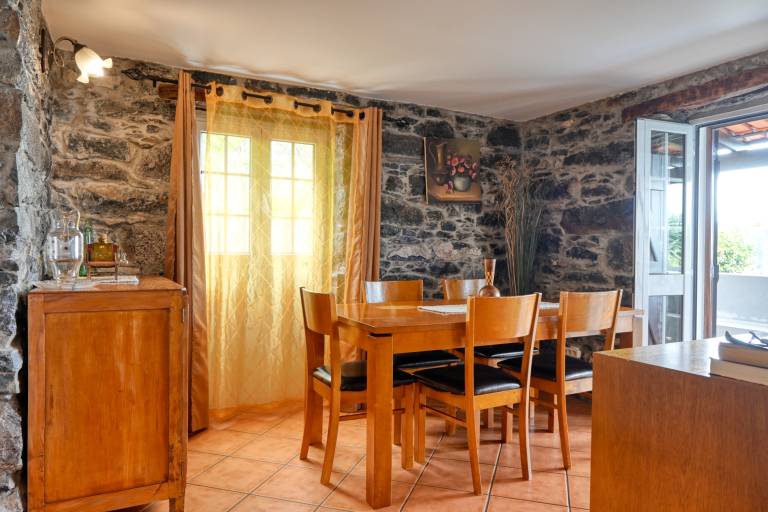 Family-oriented wonderful cottage with yard, barbeque & private pool | Mountain view | Dogs allowed — photo 3