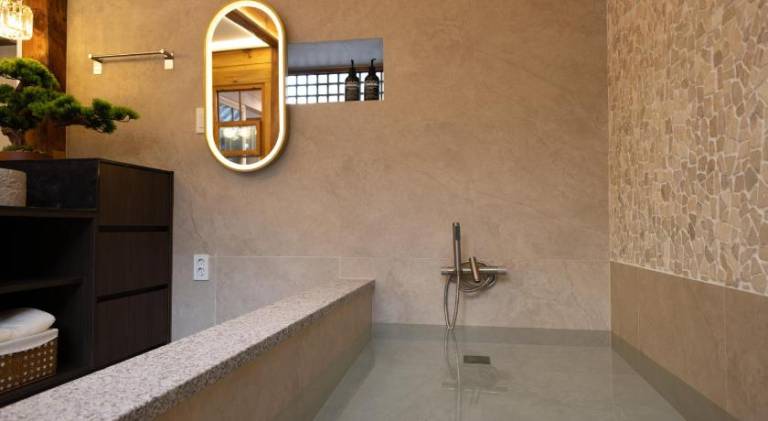 House with hot tub — photo 5
