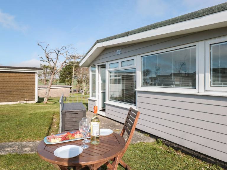 Cottage with garden | Beach view — photo 2