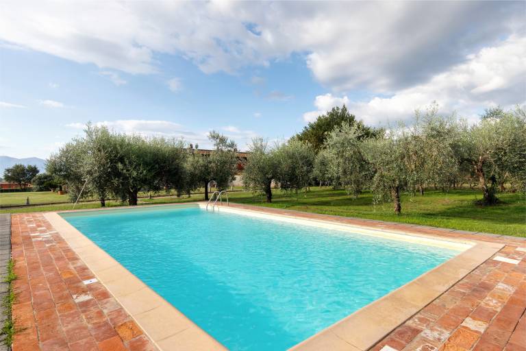 Villa with private pool, garden & barbeque | Garden view in Capannori