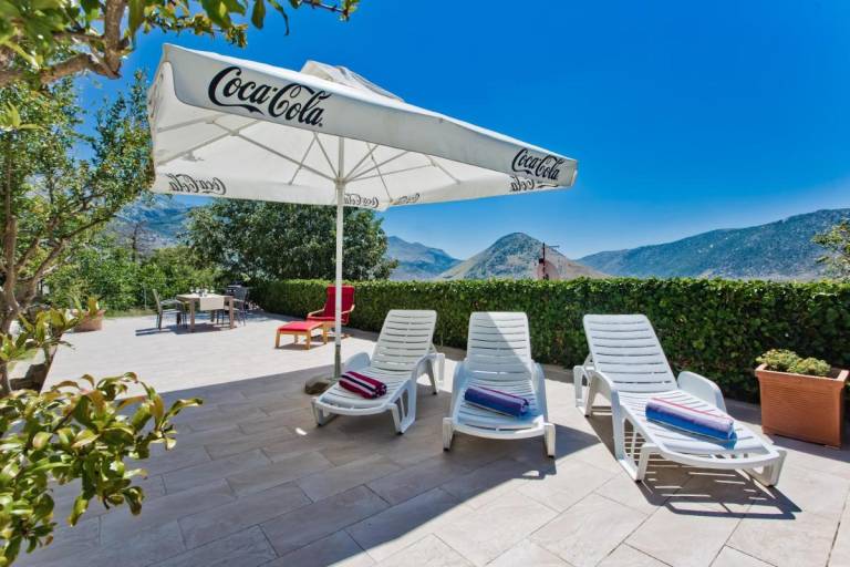 Dedicated room with terrace, private pool & grill | Sea view — photo 2