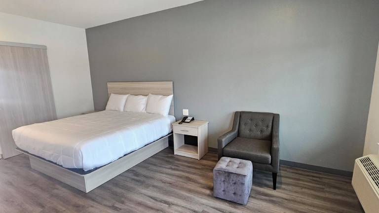 Palace Inn Baytown at Harrison St — photo 4