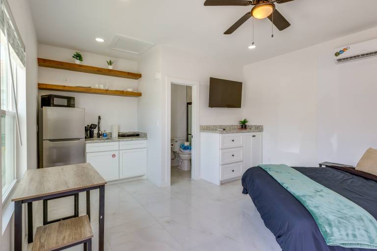 Central to Everything, Easy Beach Access! SPI Stay in South Padre Island, TX