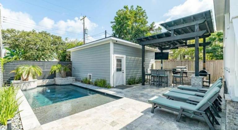 Coral Cottage - Enjoy the Posh Life! Heated Pool, Spa, Fireplace! in Galveston, TX