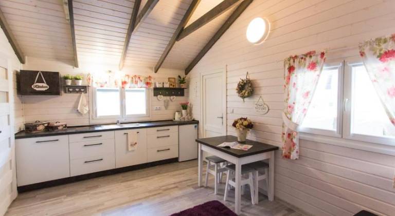 Charming lodge with BBQ, garden & terrace | Pets allowed — photo 3